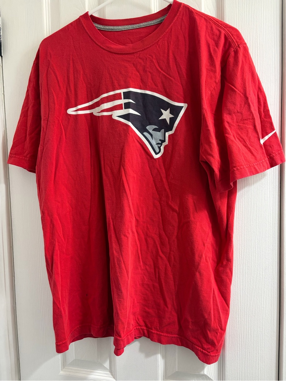 Nike Men’s Red Short-Sleeve Logo T-Shirt